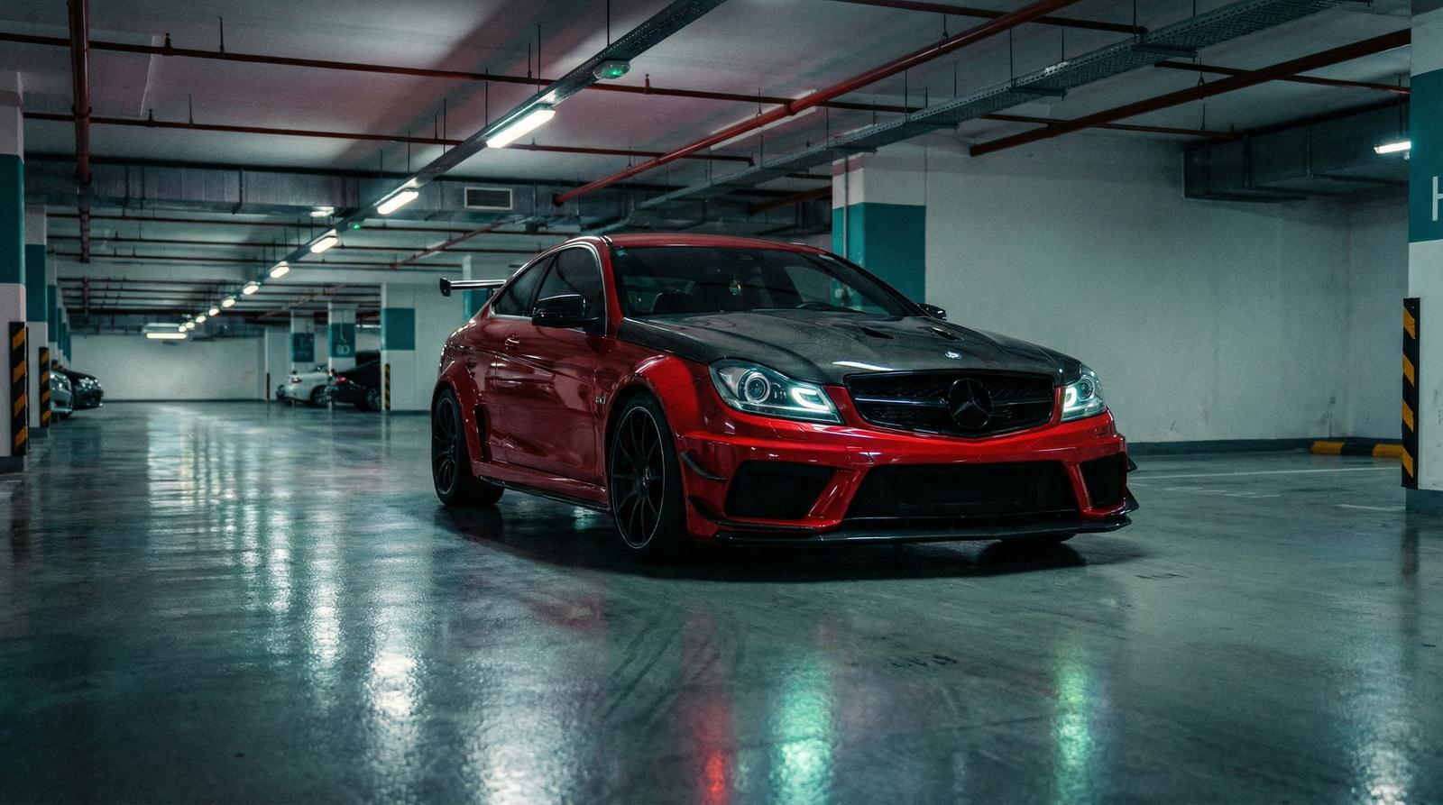 抖阴漫画改装视频 - AMG C63宽体改装视频演示